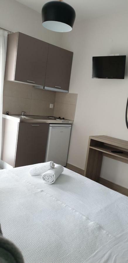 Chriselia 2 Apartment Nea Roda Exterior foto